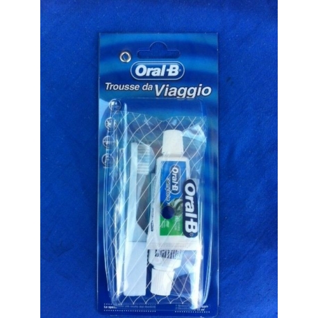 Kit Da Viaggio Oral B trousse con 1 spazzolino + 2 dentifrici - Farmacia  Spargoli Mario